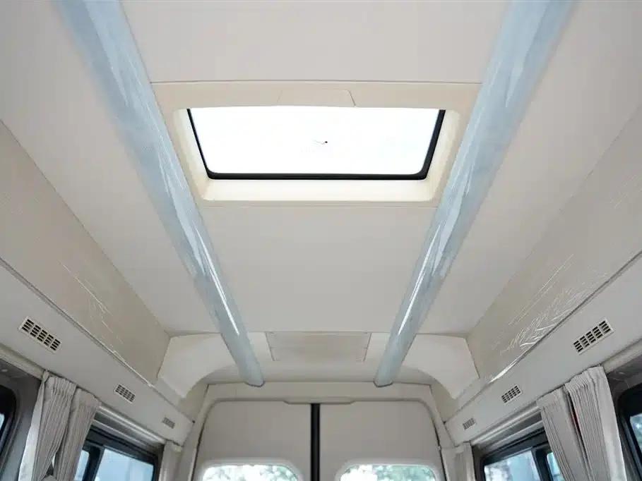 Sprinter 2014 2.1T Grand Tourer Mid-Wheelbase Edition — миниатюра 24