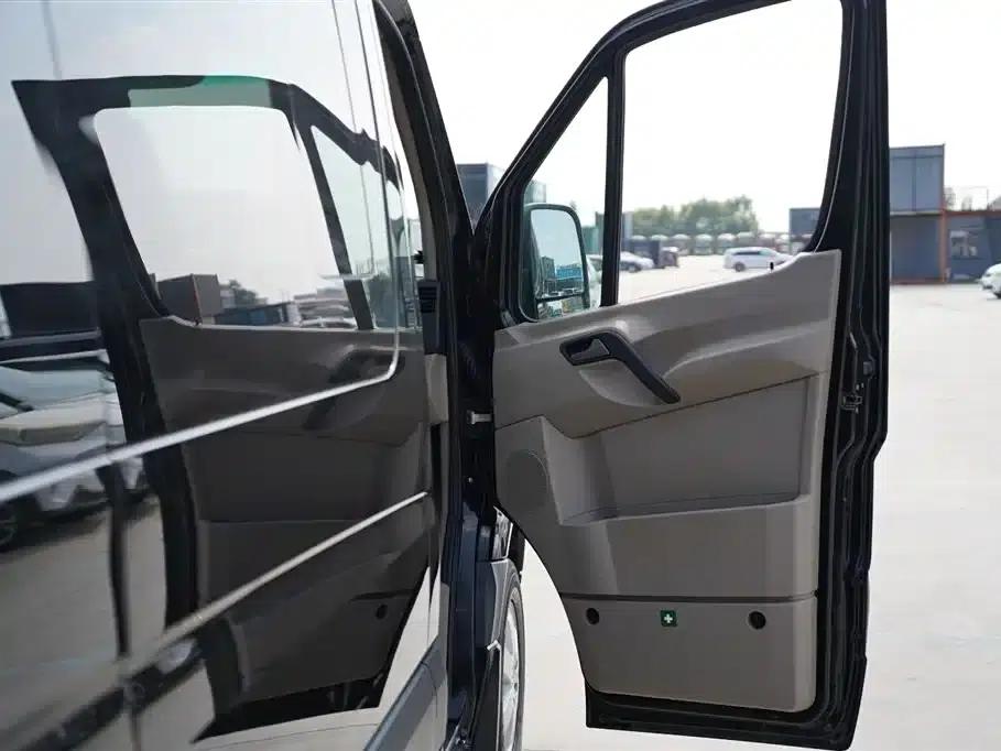 Sprinter 2014 2.1T Grand Tourer Mid-Wheelbase Edition — миниатюра 29
