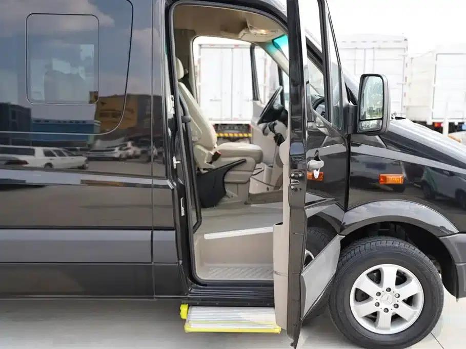 Sprinter 2014 2.1T Grand Tourer Mid-Wheelbase Edition — миниатюра 30