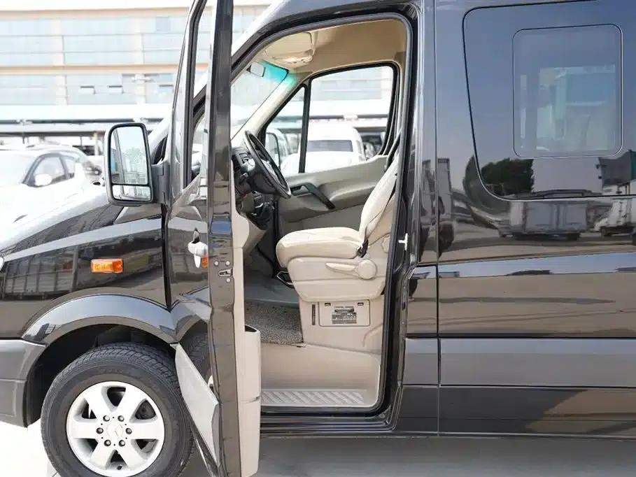 Sprinter 2014 2.1T Grand Tourer Mid-Wheelbase Edition — миниатюра 31