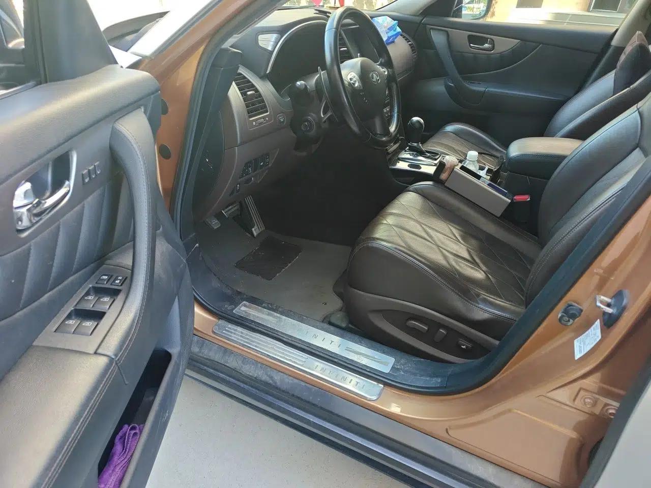 Infiniti QX70 2013 3.7L Standard Edition — миниатюра 16