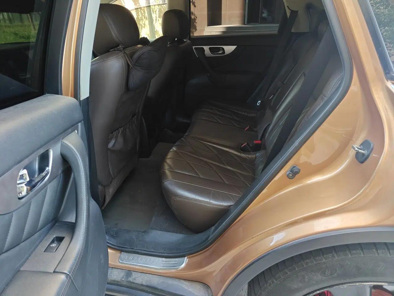 Infiniti QX70 2013 3.7L Standard Edition — миниатюра 17