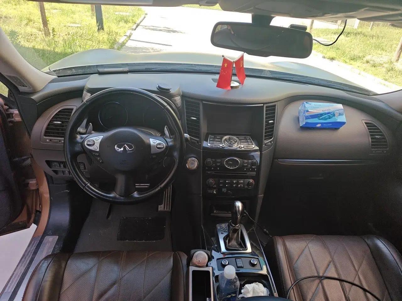 Infiniti QX70 2013 3.7L Standard Edition — миниатюра 9