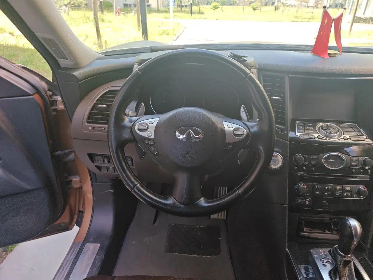 Infiniti QX70 2013 3.7L Standard Edition — миниатюра 10