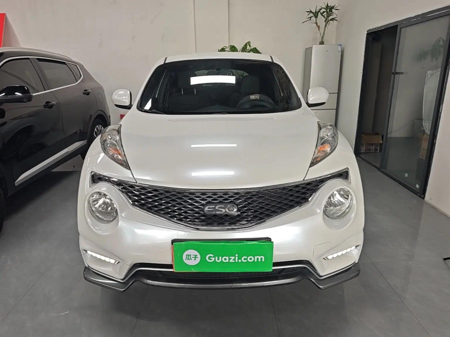 Infiniti ESQ 2014 1.6L Spontaneous Edition — миниатюра 2