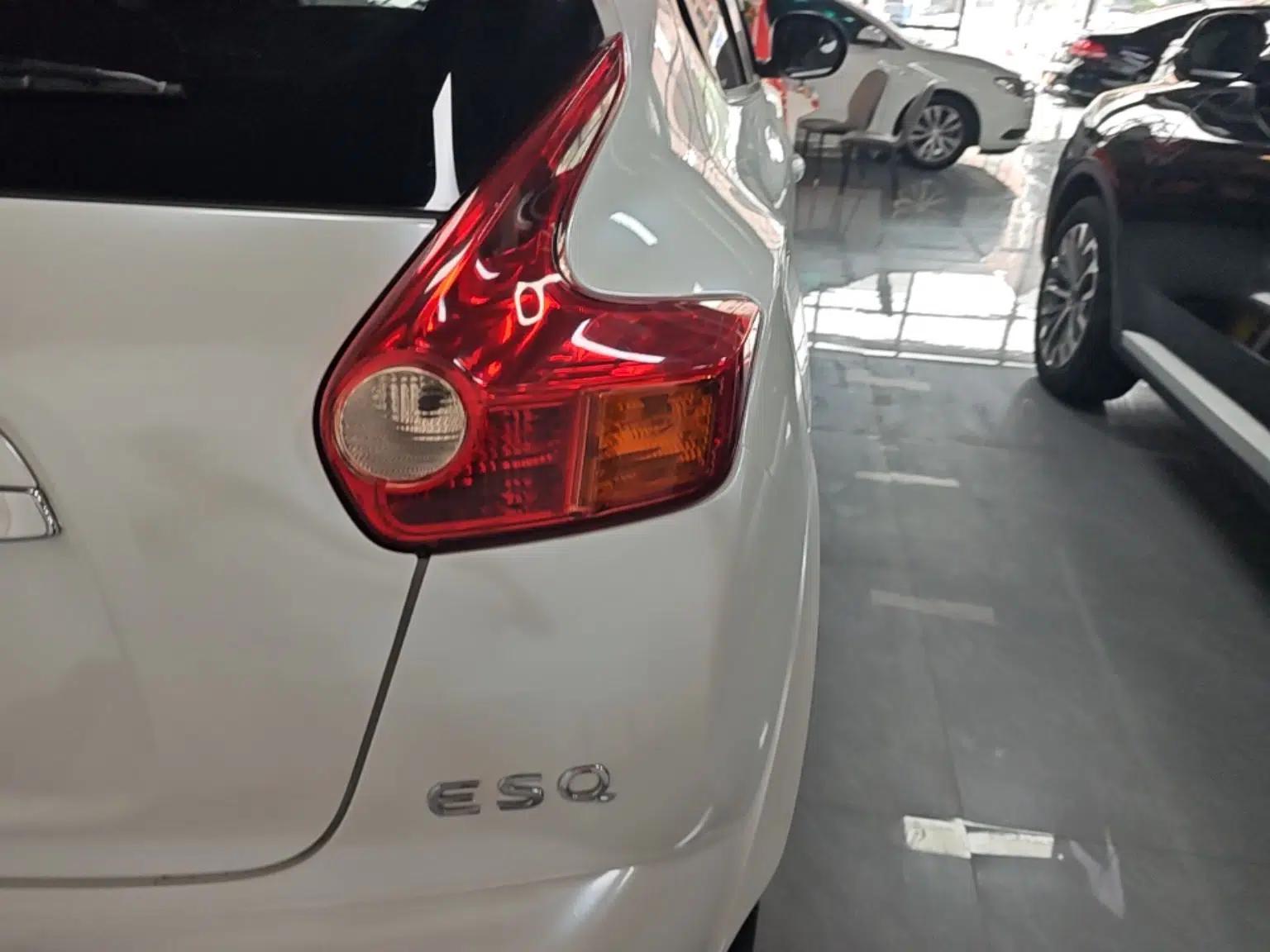 Infiniti ESQ 2014 1.6L Spontaneous Edition — миниатюра 9
