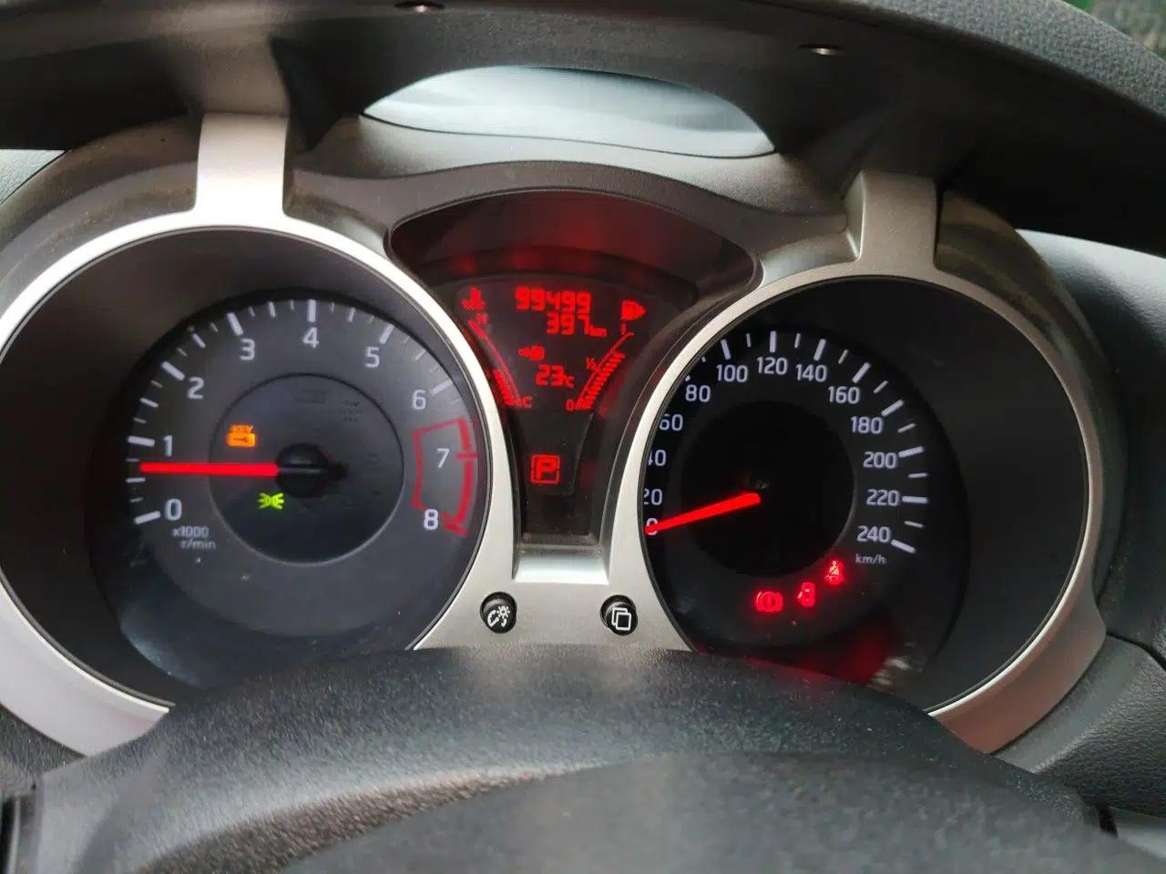 Infiniti ESQ 2014 1.6L Spontaneous Edition — миниатюра 11