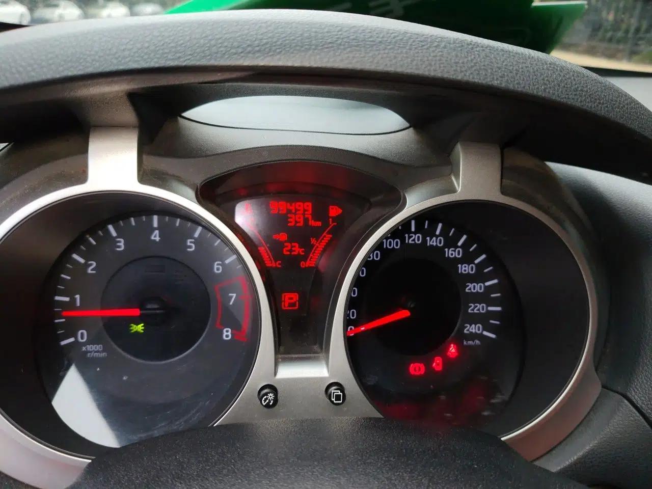 Infiniti ESQ 2014 1.6L Spontaneous Edition — миниатюра 12