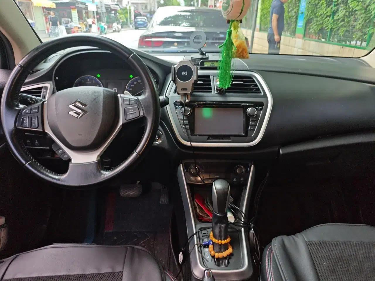 Suzuki S-Cross 2014 1.6L CVT Four-Wheel Drive Luxury Version — миниатюра 9