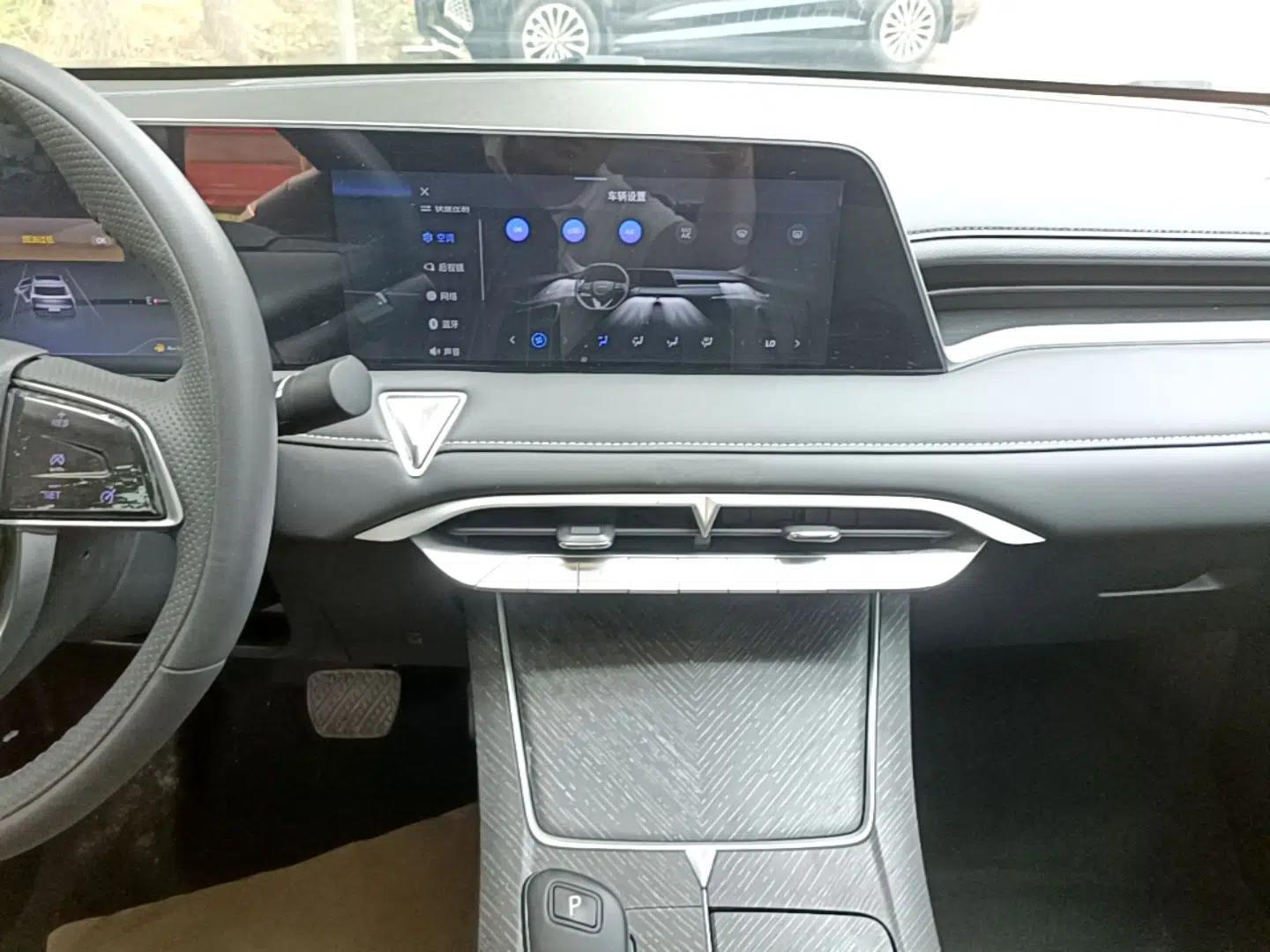 Venucia V 2023 260T Black Horse Edition Pro — миниатюра 15