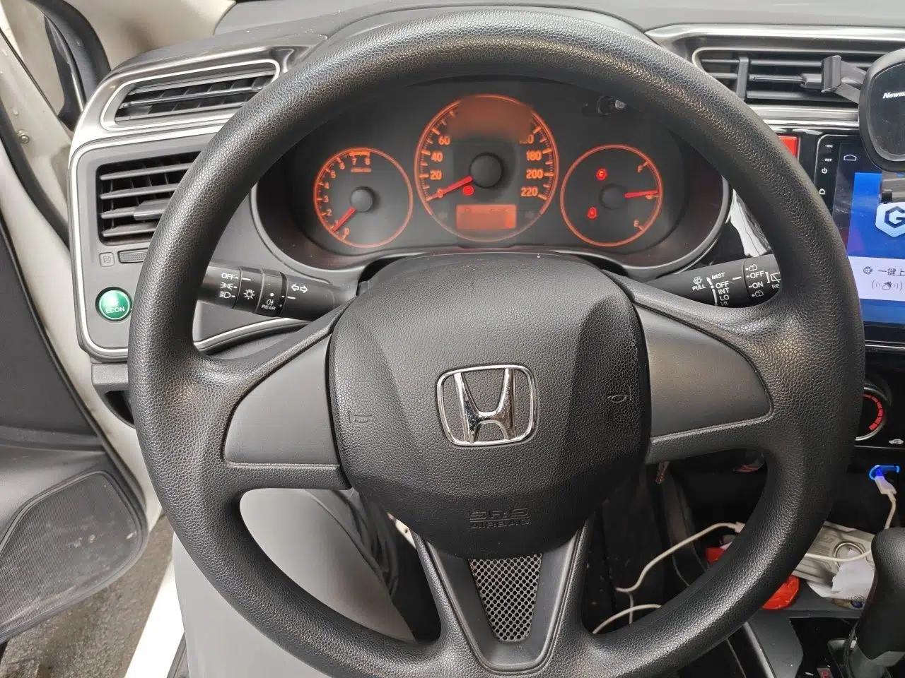 Honda Gienia 2017 1.5L CVT Classic Edition — миниатюра 10