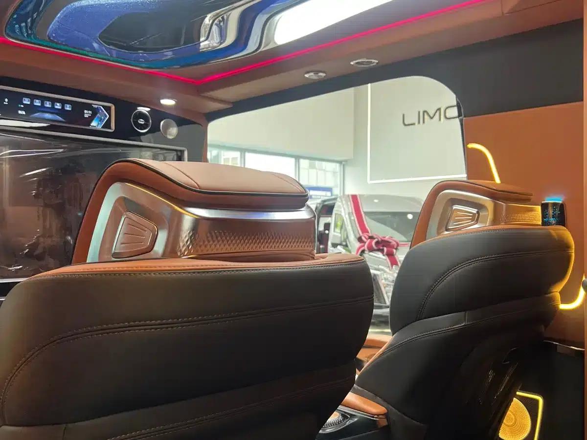 2025 HIACE 3.5L Automatic — миниатюра 21