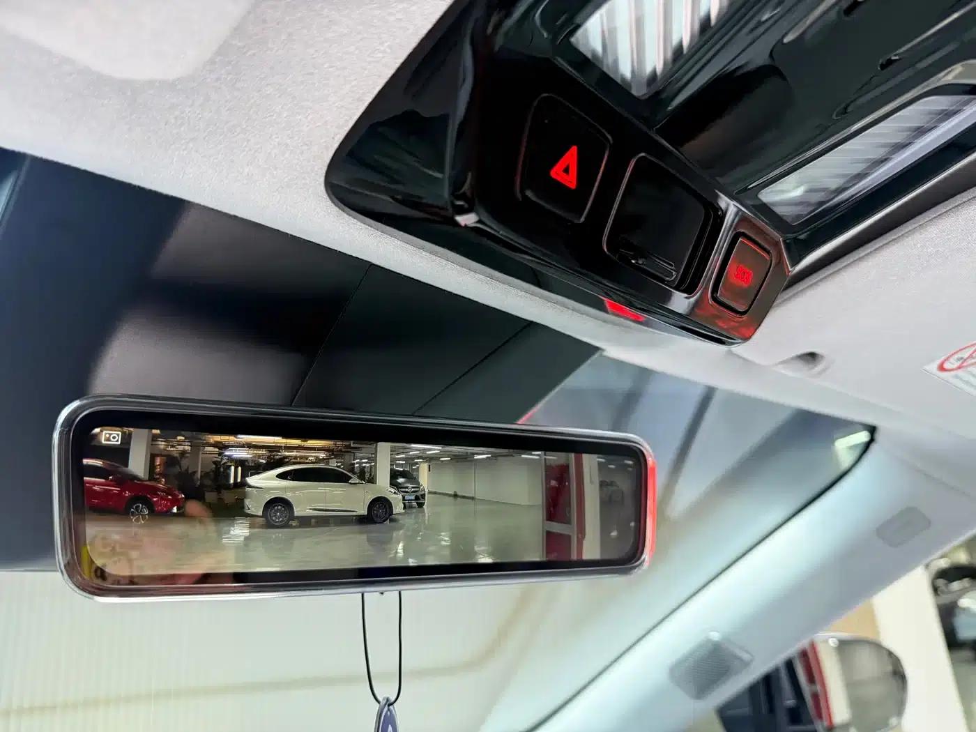 HiPhi Y 2023 560km Elite Edition — миниатюра 16