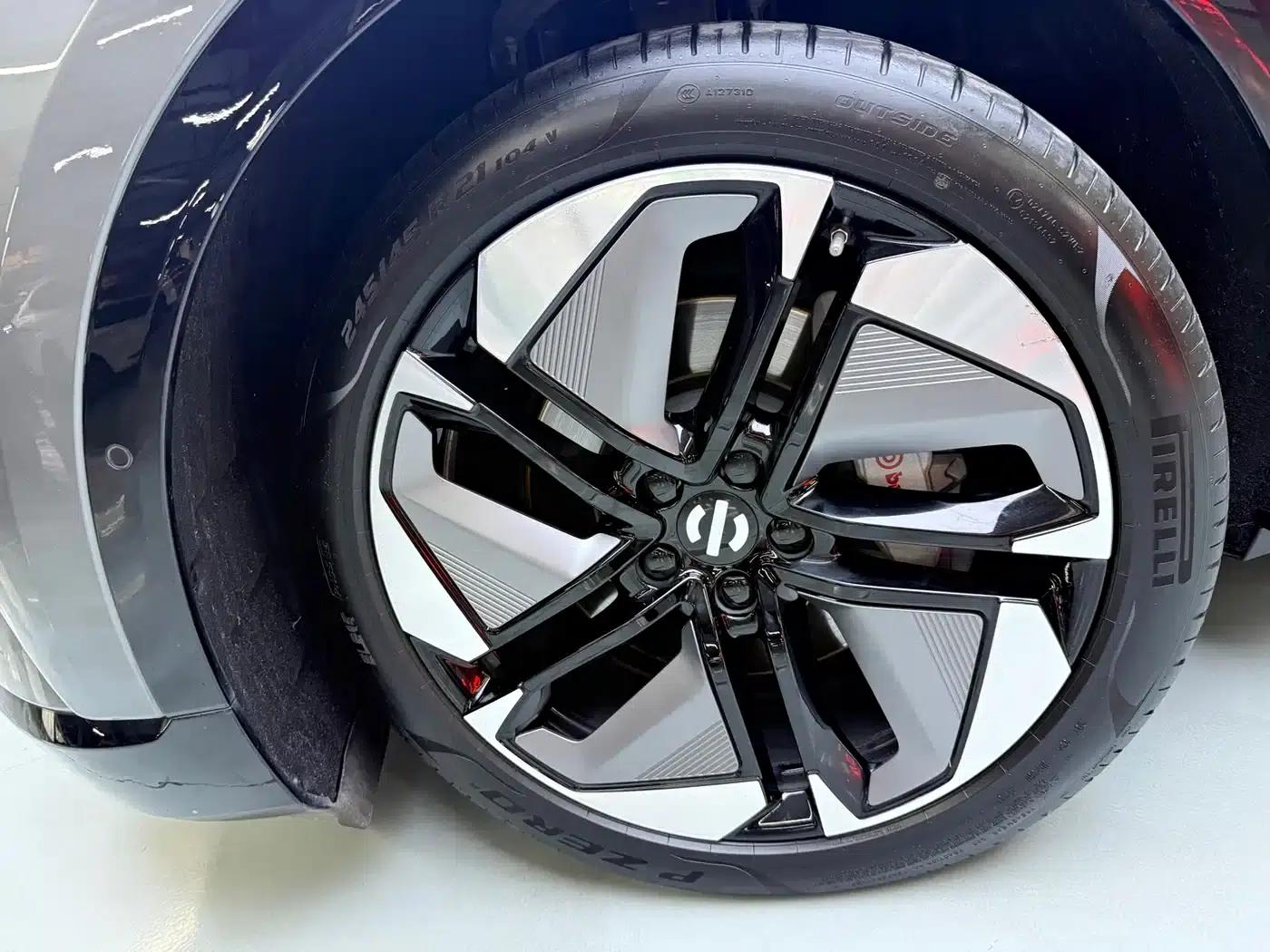 HiPhi Y 2023 560km Elite Edition — миниатюра 9