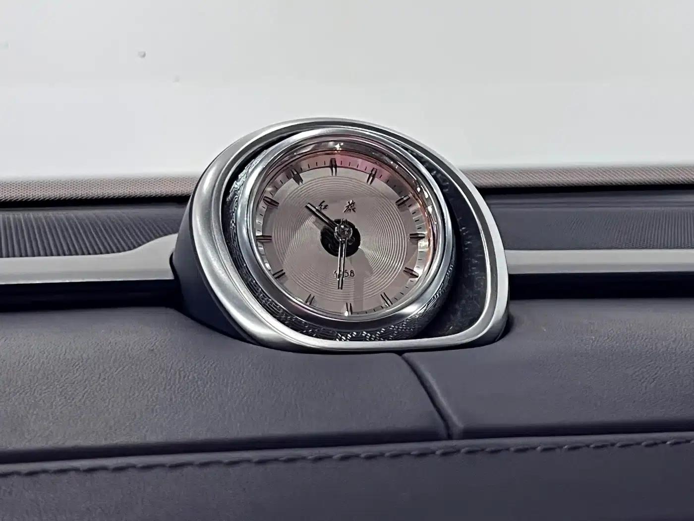 Hongqi Golden Sunflower Elegant 2024 Model 4.0T V8 — миниатюра 20