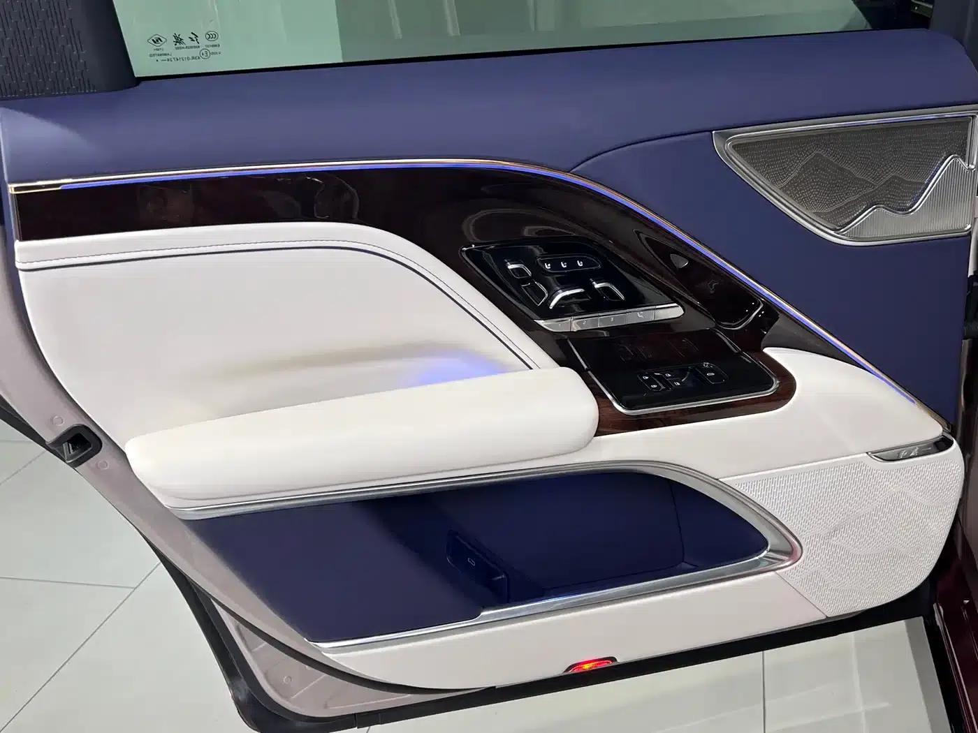 Hongqi Golden Sunflower Elegant 2024 Model 4.0T V8 — миниатюра 24
