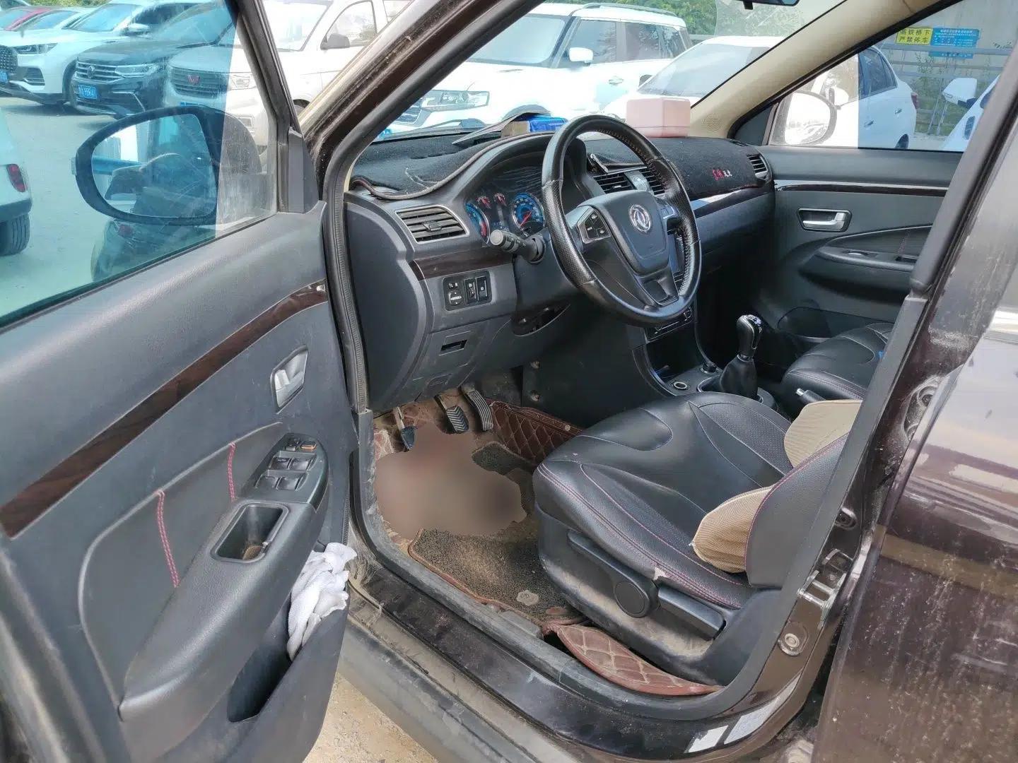 Dongfeng Fengon 370 2016 1.5L Manual Elite Home Edition 7-Seater — миниатюра 16
