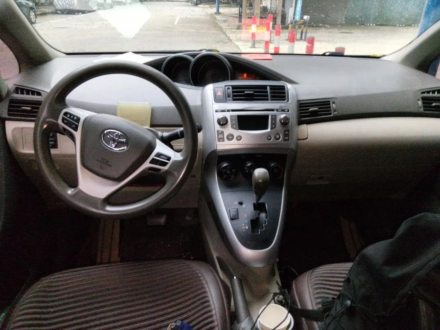 Toyota Verso 2011 180E CVT Elite Edition — миниатюра 9