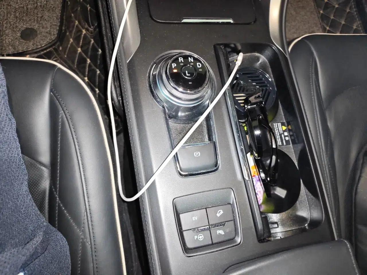 Ford Mondeo New Energy 2018 2.0 PHEV ZhiZun Flagship Version — миниатюра 14