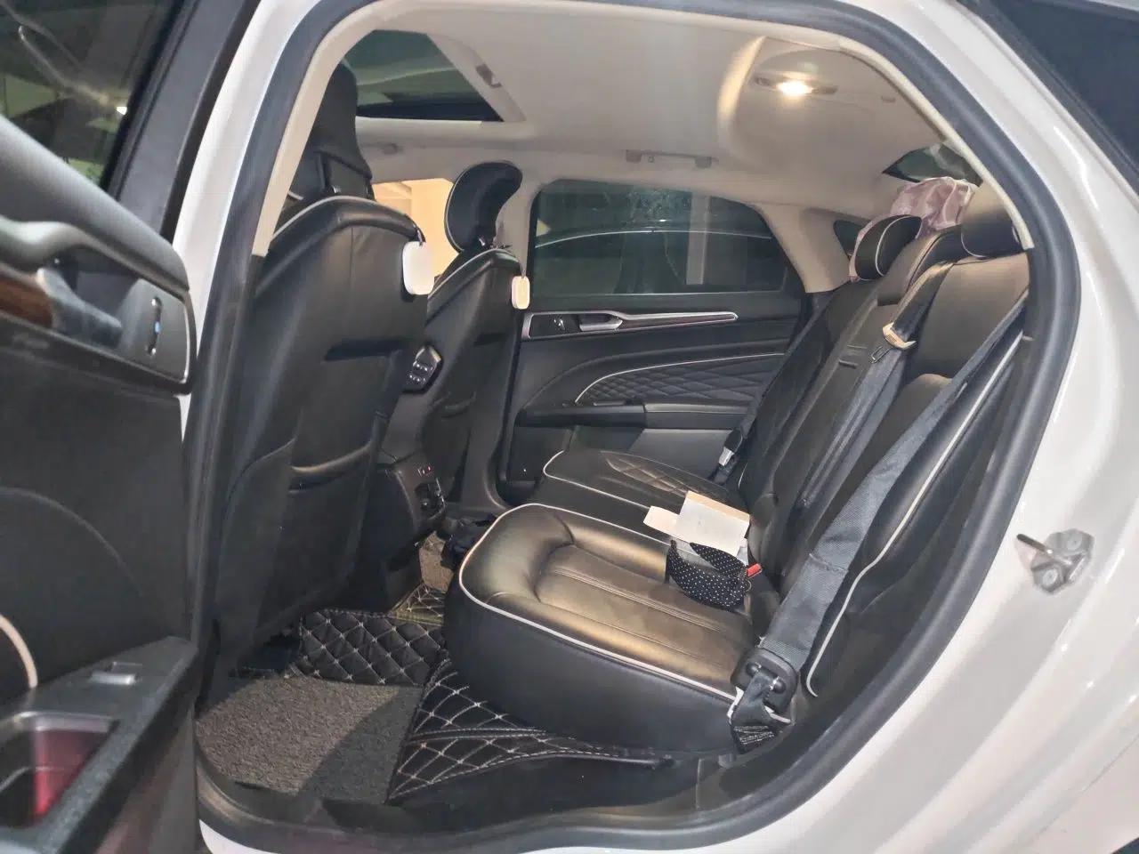 Ford Mondeo New Energy 2018 2.0 PHEV ZhiZun Flagship Version — миниатюра 17