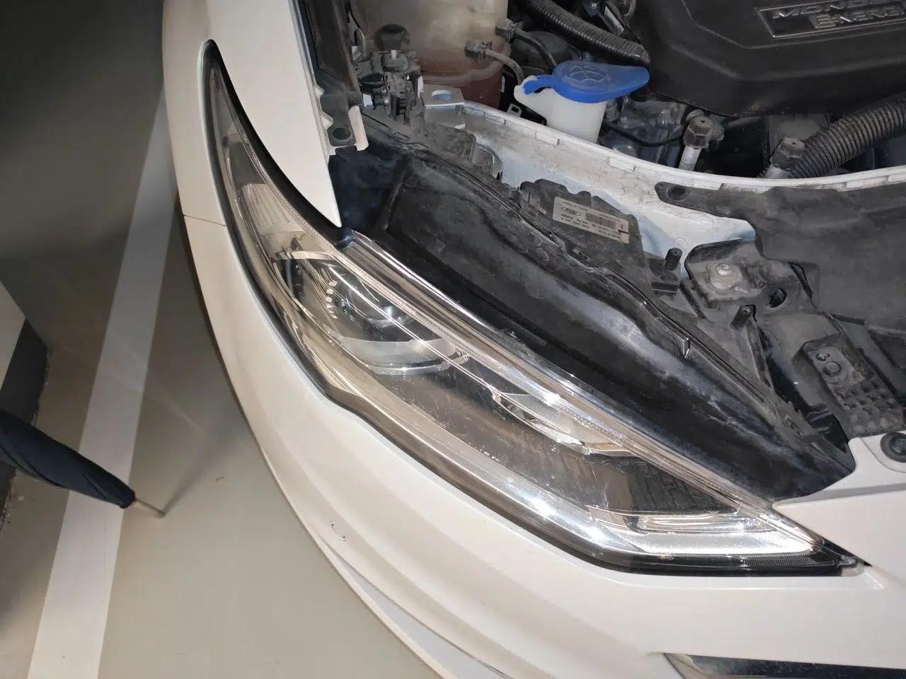Ford Mondeo New Energy 2018 2.0 PHEV ZhiZun Flagship Version — миниатюра 7