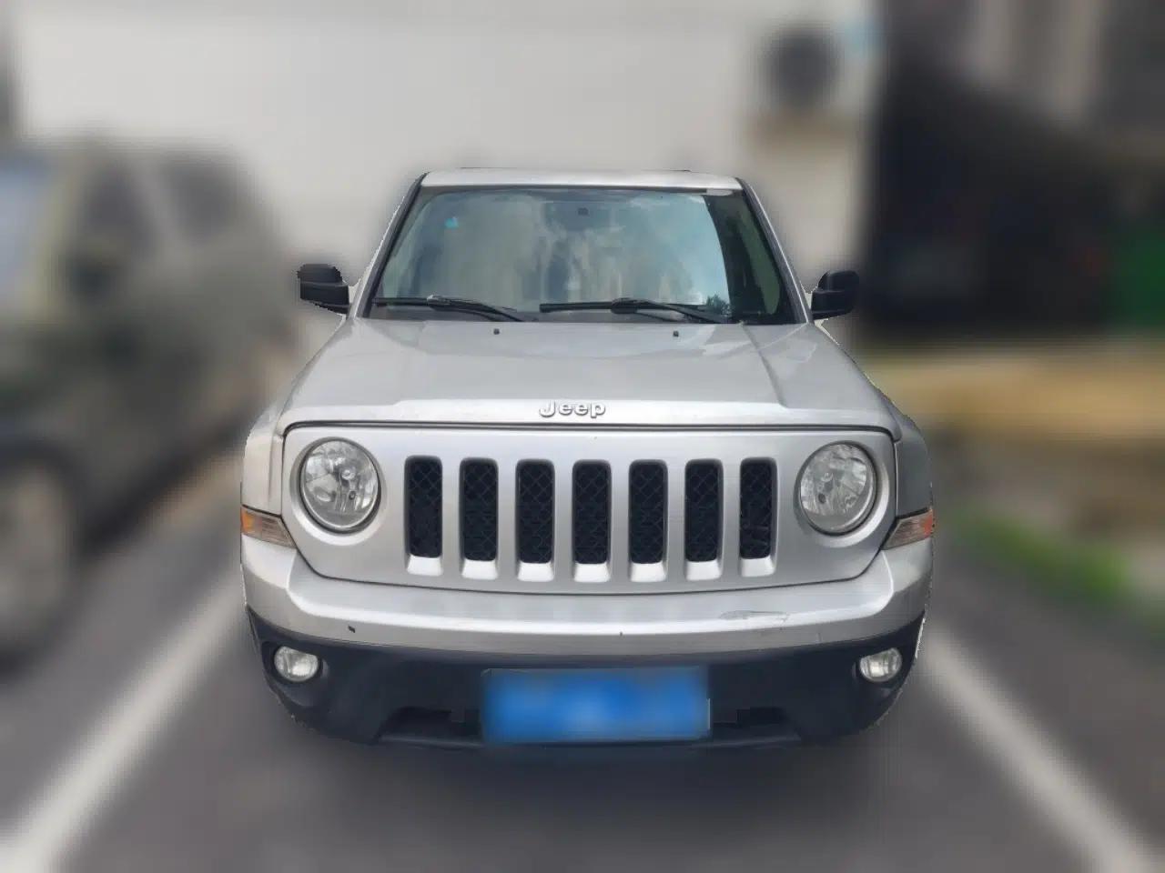 Jeep Patriot 2012 2.4 Sport Edition — миниатюра 2