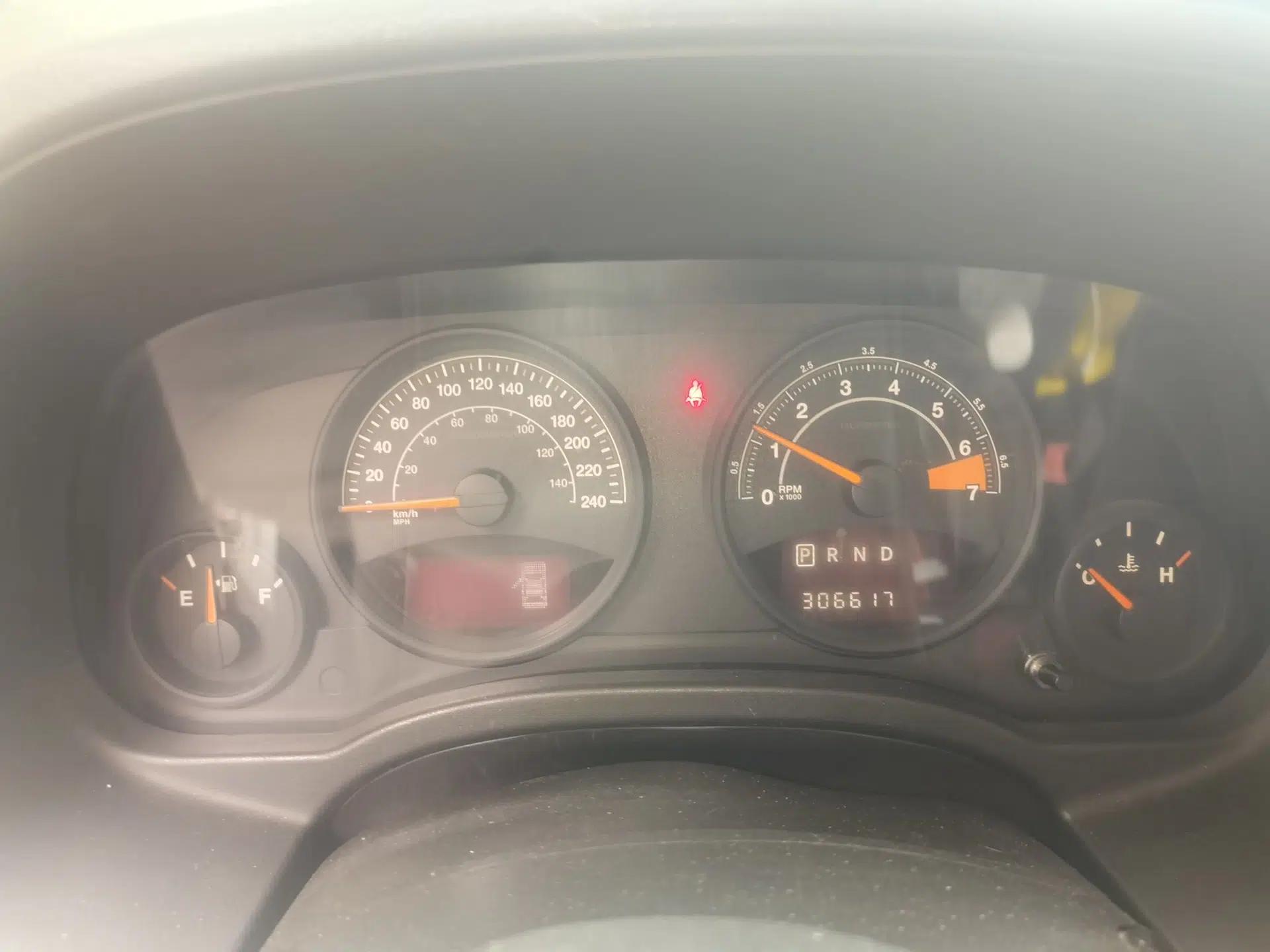 Jeep Patriot 2012 2.4 Sport Edition — миниатюра 11