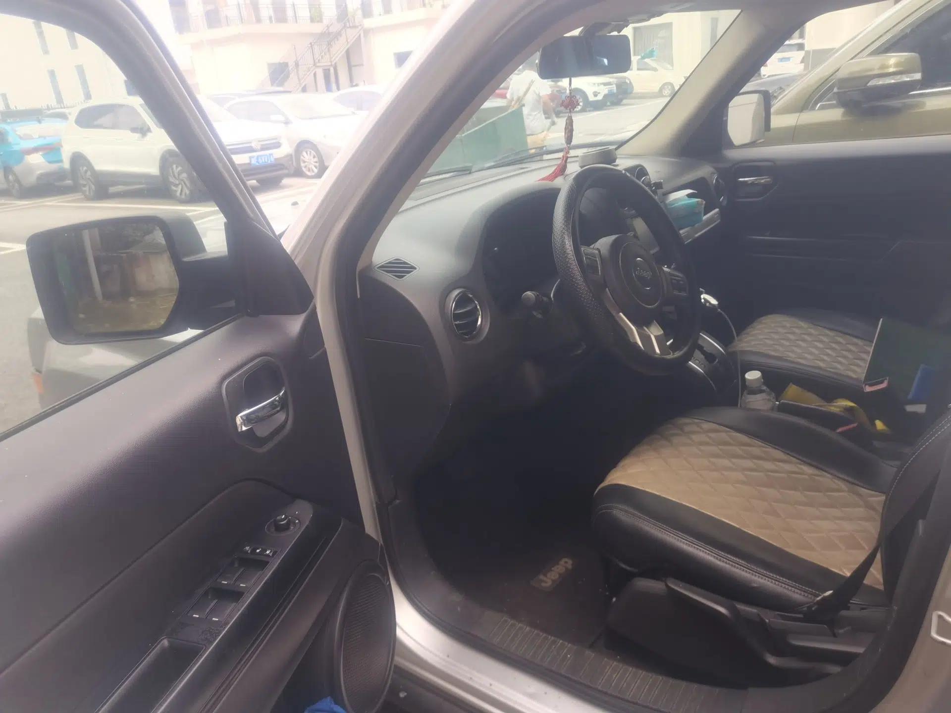 Jeep Patriot 2012 2.4 Sport Edition — миниатюра 16