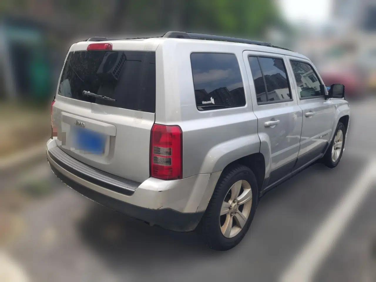 Jeep Patriot 2012 2.4 Sport Edition — миниатюра 6