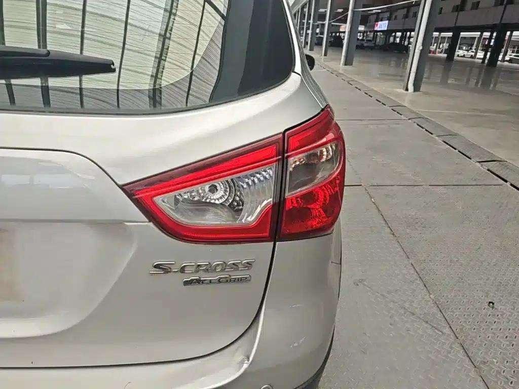 2015 Vitara 1.6L CVT 4WD Elite — миниатюра 8