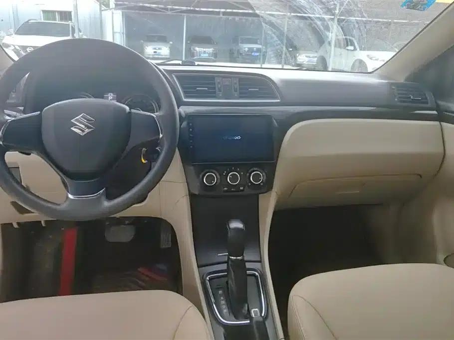 Ciaz 2015 1.6L Automatic Comfort Edition — миниатюра 12