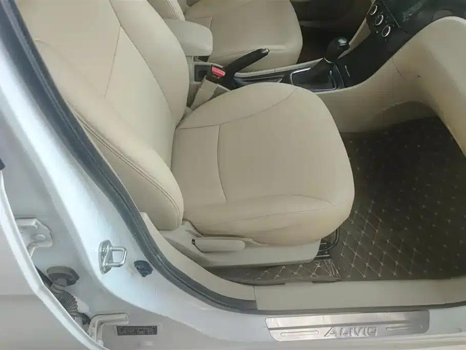 Ciaz 2015 1.6L Automatic Comfort Edition — миниатюра 8