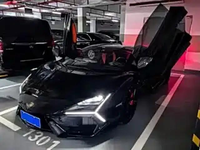 Revuelto 2023 6.5L PHEV Standard Edition
