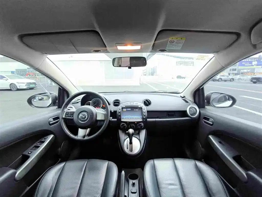 Mazda2 2012 Hatchback Dynamic 1.5L Automatic Value Edition — миниатюра 14