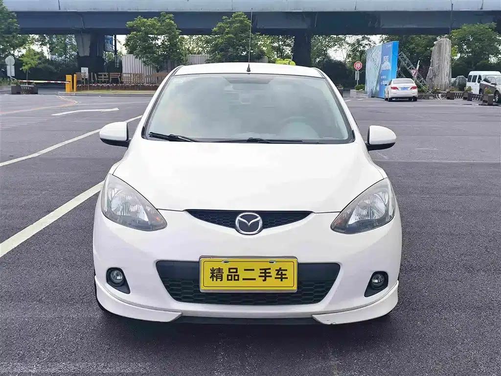 Mazda2 2012 Hatchback Dynamic 1.5L Automatic Value Edition — миниатюра 3