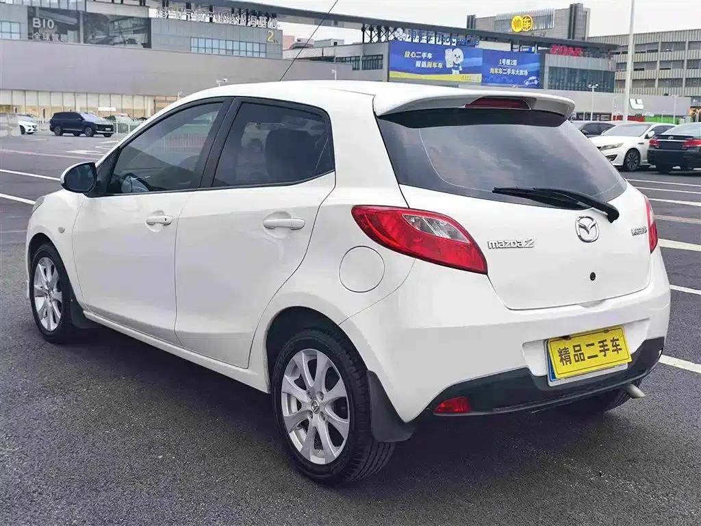 Mazda2 2012 Hatchback Dynamic 1.5L Automatic Value Edition — миниатюра 4