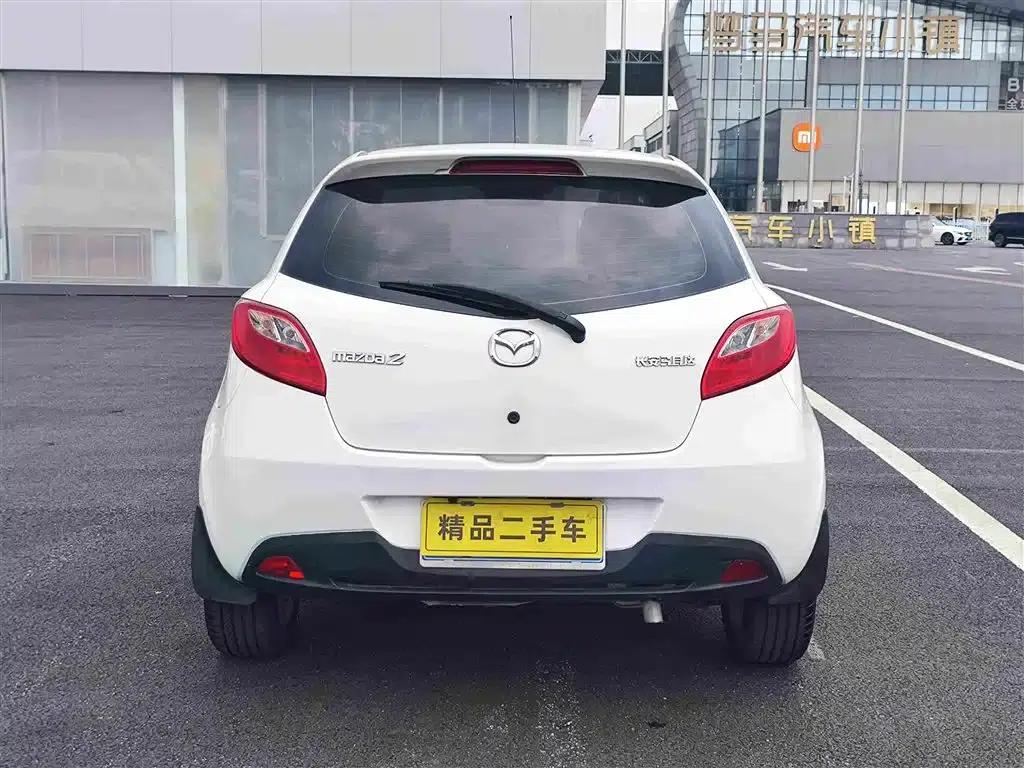Mazda2 2012 Hatchback Dynamic 1.5L Automatic Value Edition — миниатюра 5