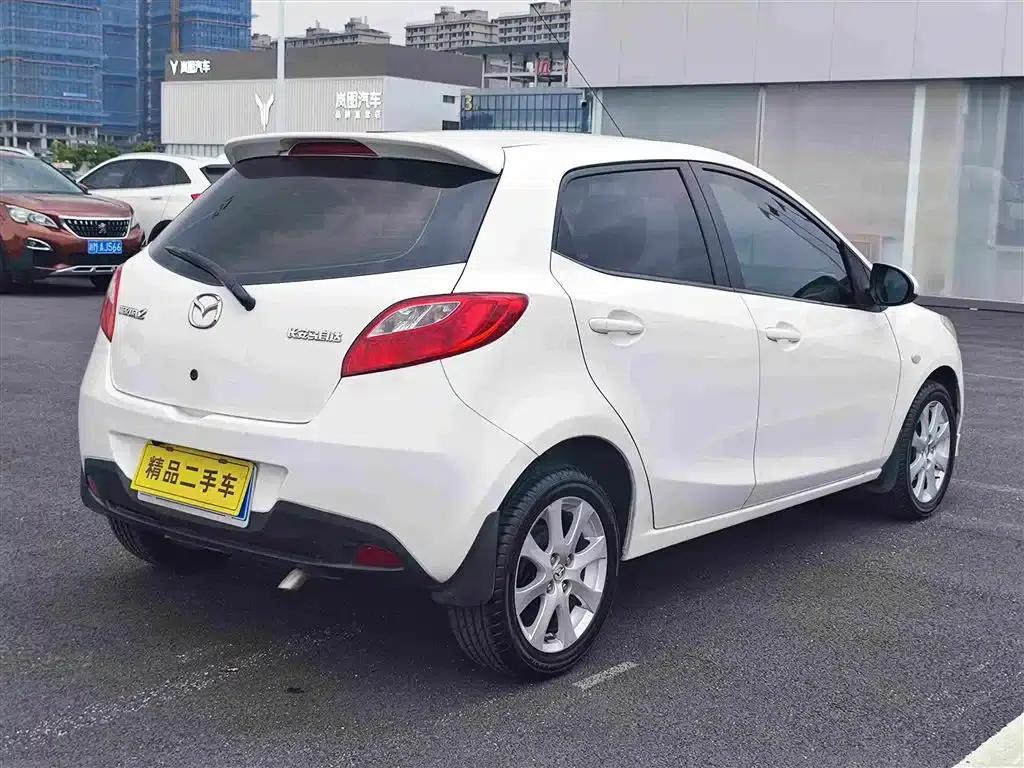 Mazda2 2012 Hatchback Dynamic 1.5L Automatic Value Edition — миниатюра 6