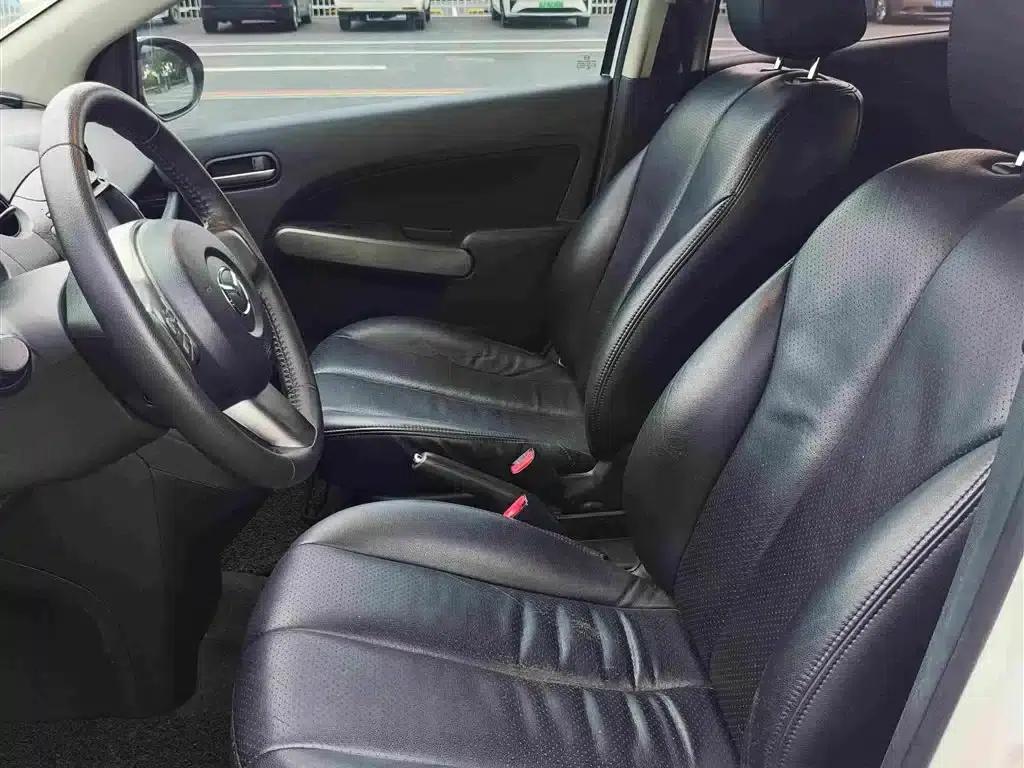 Mazda2 2012 Hatchback Dynamic 1.5L Automatic Value Edition — миниатюра 9