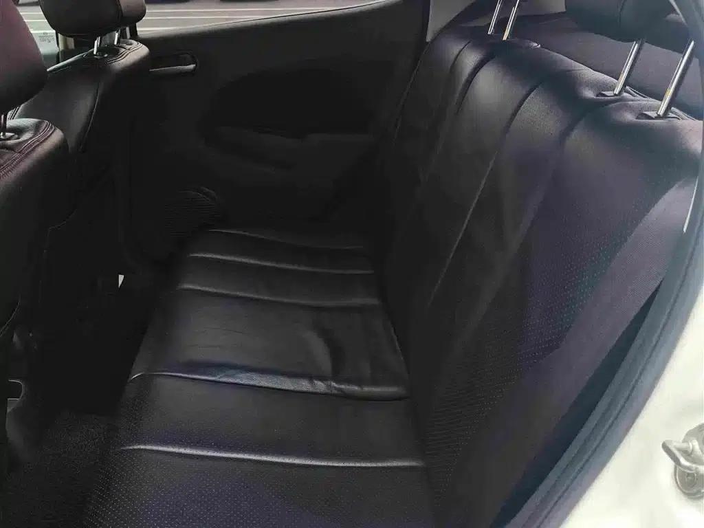 Mazda2 2012 Hatchback Dynamic 1.5L Automatic Value Edition — миниатюра 10