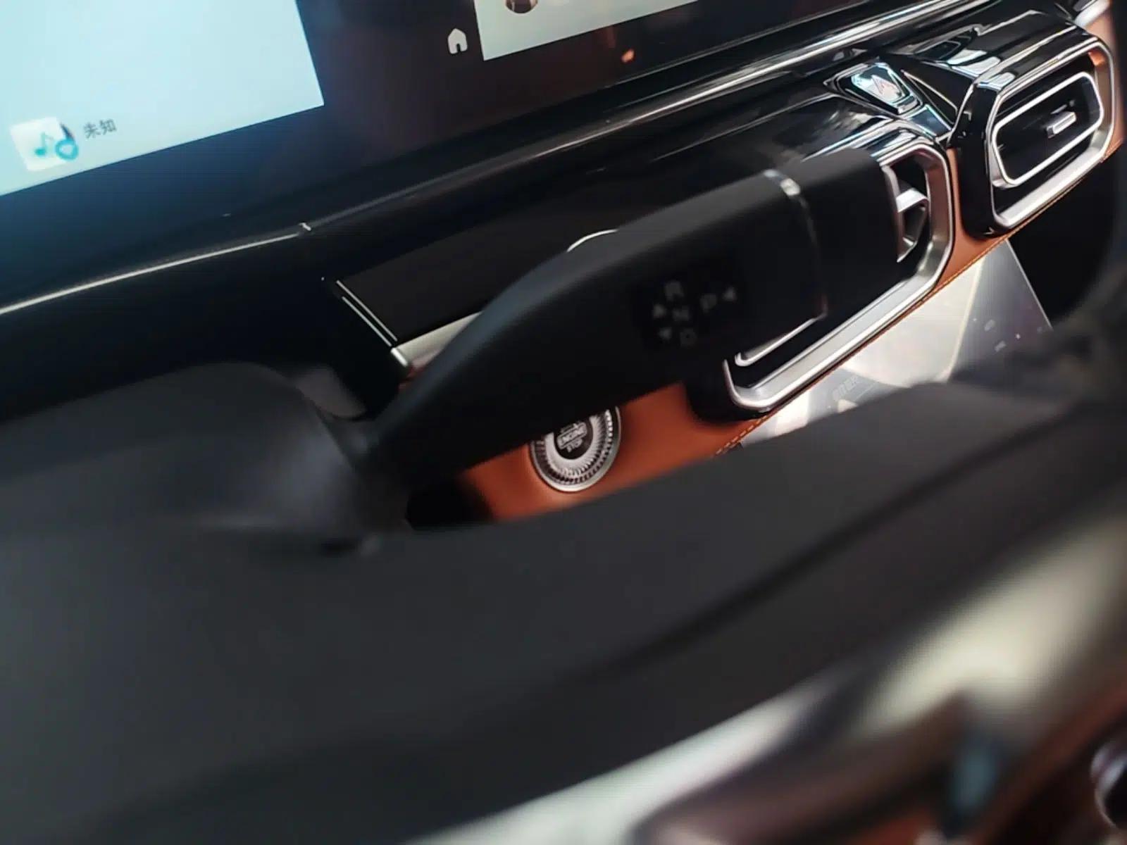 JETOUR Shanhai L7 2026 Model 1.5T 130km Luxury 7-seater — миниатюра 16