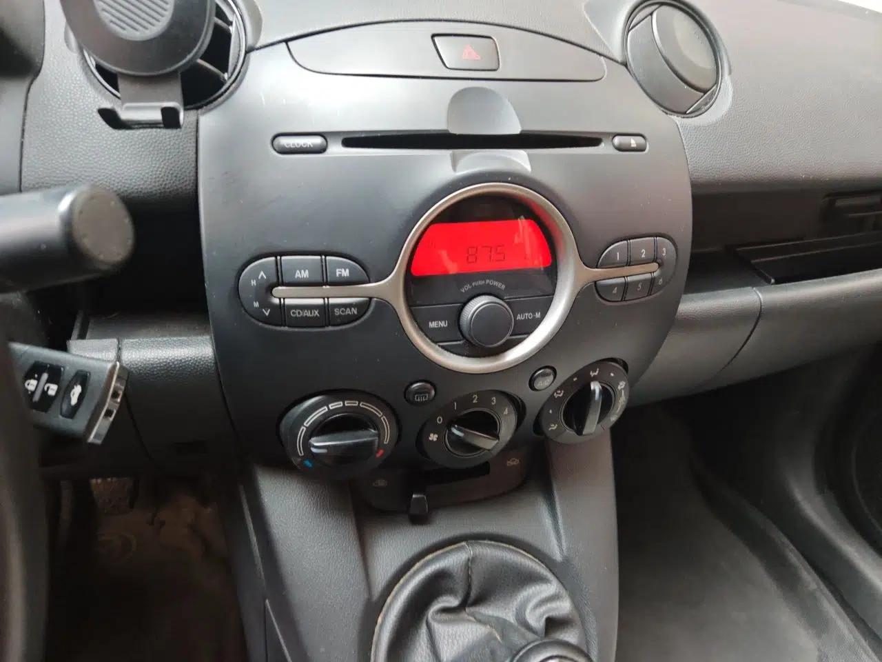 Mazda 2 2011 XuanDong 1.5L Manual Fashion Edition — миниатюра 13
