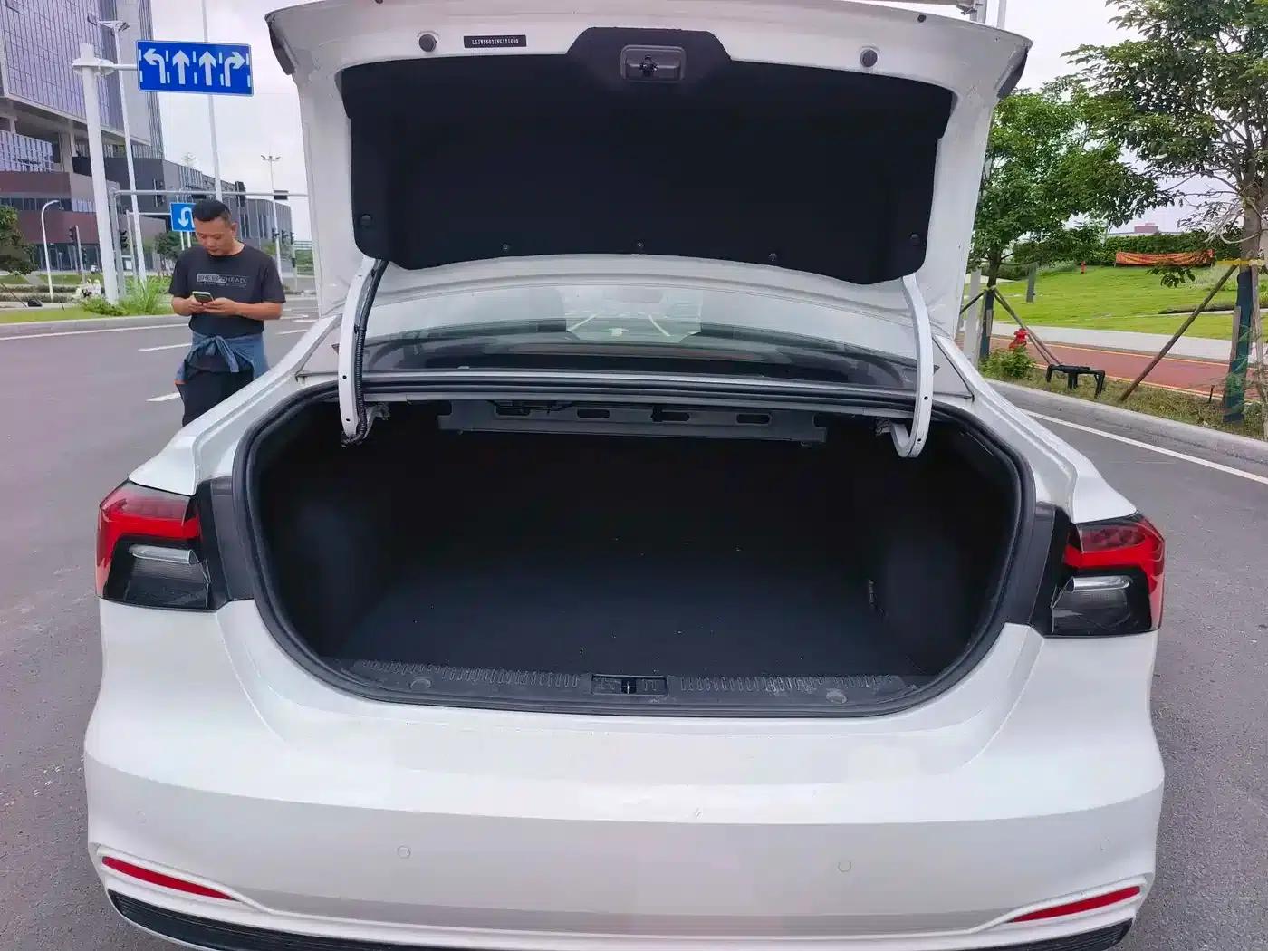 Roewe i6 MAX New Energy 2022 EV 500 Panoramic Sunroof Premium Edition — миниатюра 11