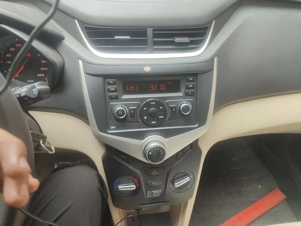 Chery Fengyun 2 2013 Hatchback 1.5L AMT Ruìyì Edition — миниатюра 13