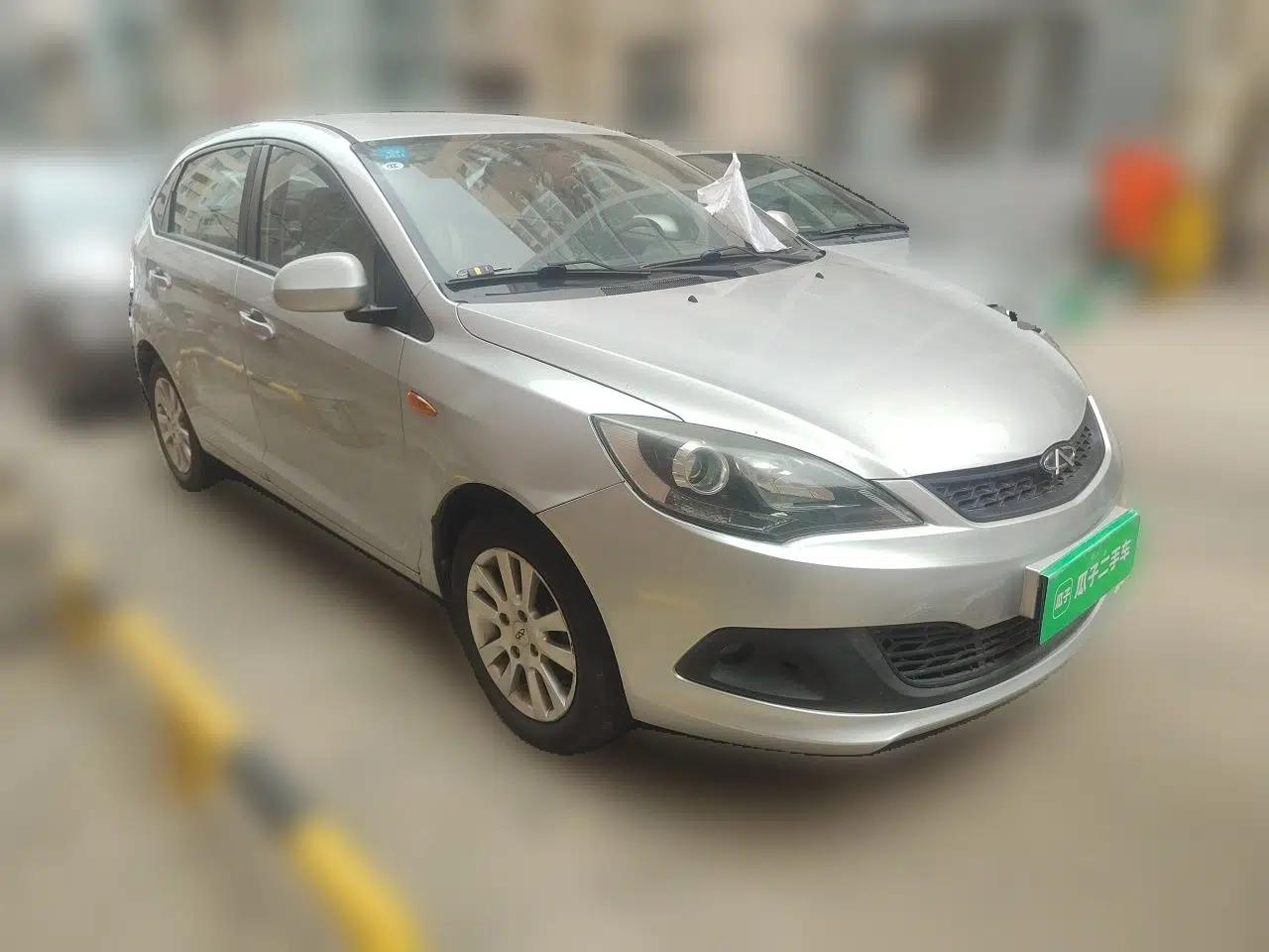 Chery Fengyun 2 2013 Hatchback 1.5L AMT Ruìyì Edition — миниатюра 3