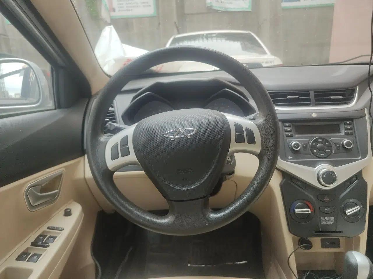 Chery Fengyun 2 2013 Hatchback 1.5L AMT Ruìyì Edition — миниатюра 10