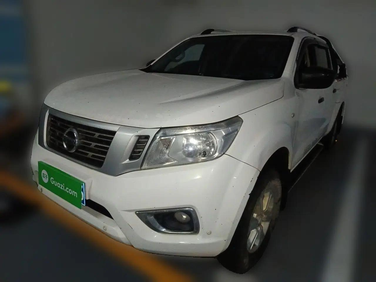 Nissan Navara 2017 2.5L Manual Two-Wheel Drive Standard Edition QR25 — миниатюра 1
