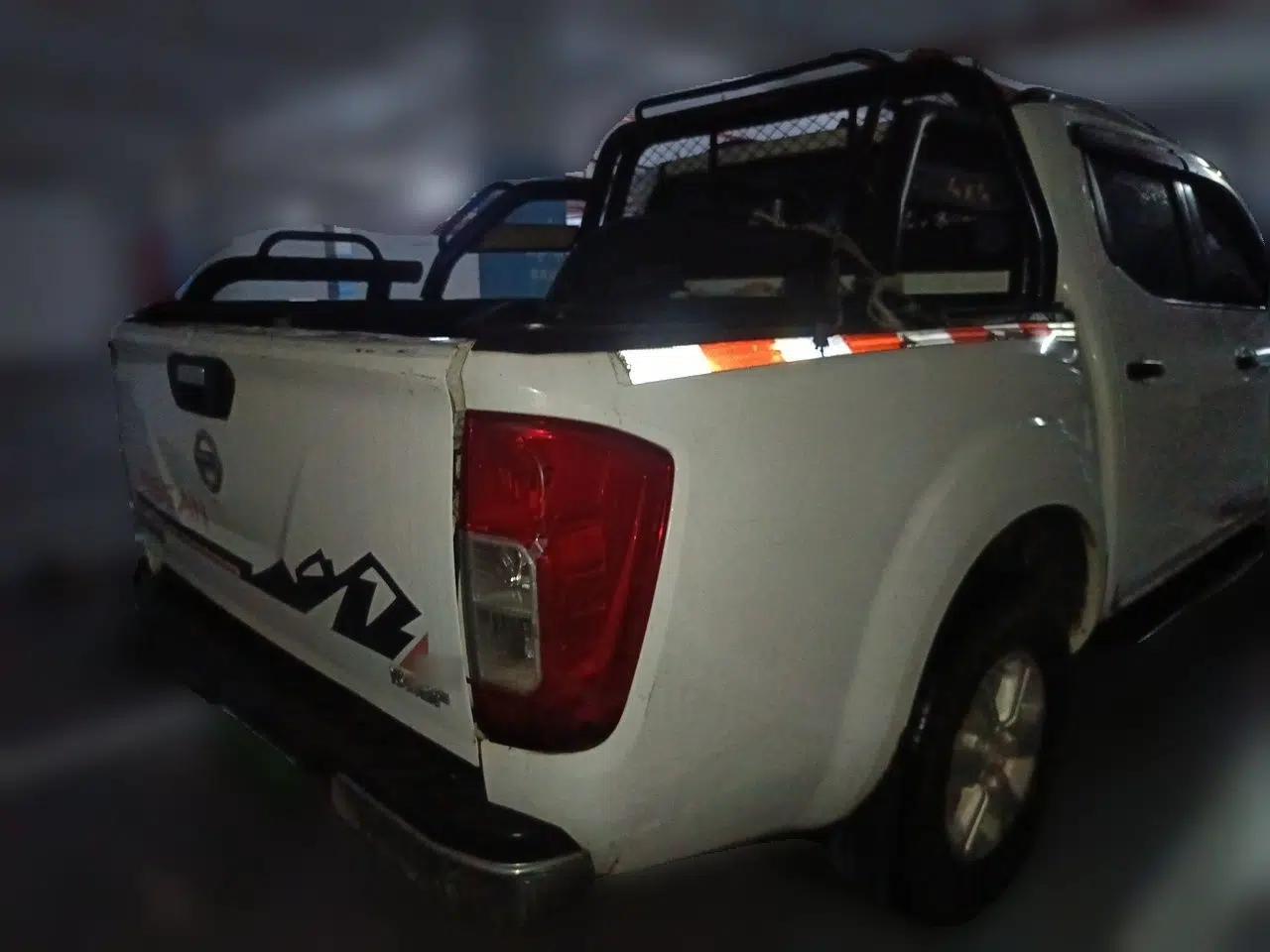 Nissan Navara 2017 2.5L Manual Two-Wheel Drive Standard Edition QR25 — миниатюра 6