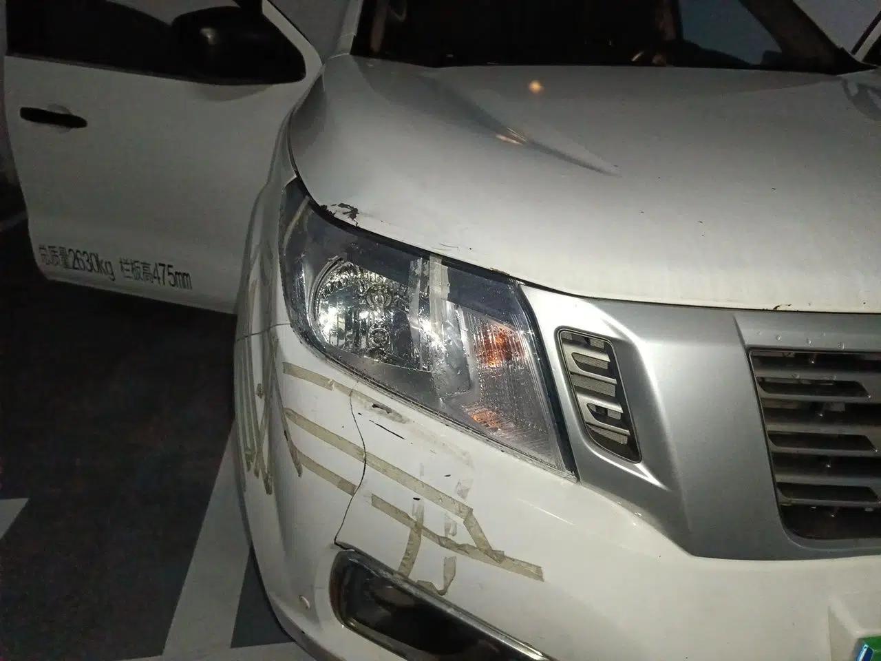 Nissan Navara 2017 2.5L Manual Two-Wheel Drive Standard Edition QR25 — миниатюра 7