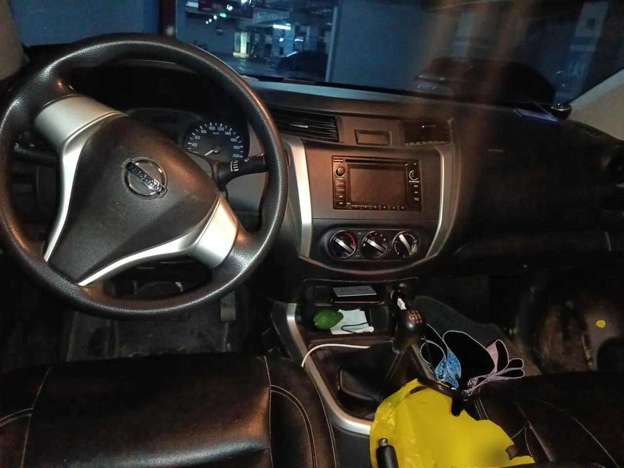 Nissan Navara 2017 2.5L Manual Two-Wheel Drive Standard Edition QR25 — миниатюра 9